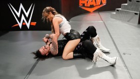 Dominik Mysterio žádá Liv Morgan, aby ho přestala mučit