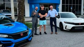 John Cena šel na rutinní servis své Hondy a odešel se zbrusu novou