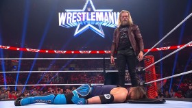 Edge vysvětlí svůj heelturn, Triple Threat Title Match a mnoho dalšího v dnešní show RAW