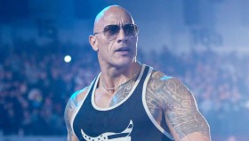 The Rock s Becky Lynch v zákulisí RAW a epická reakce Samanthy Irvin na jeho návrat