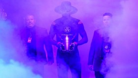 Věděli Vince, Stephanie, HHH a další o tom, že Israel Adesanya napodobí nástup Undertakera?