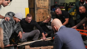 Brutální útok v zákulisí ještě před začátkem SmackDownu