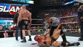 Bývalý rozhodčí WWE byl šokován brutálním závěrem zápasu Lesnara a Ortona na SummerSlamu