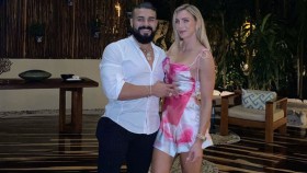 Andrade vyvolal spekulace o těhotenství Charlotte Flair