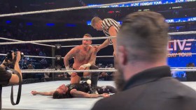 CM Punk ukázal hvězdě WWE vulgární gesto po svém vítězství v MSG