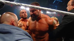 Bron Breakker byl suspendován poté, co se dostal do fyzické potyčky s Adamem Pearcem