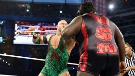 Ryback tvrdí, že producent WWE označil Marka Henryho za kus tučného h*vna