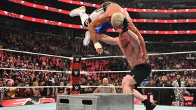 Zákulisní informace o heelturnu Brocka Lesnara v pondělní show RAW