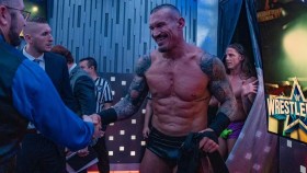 Nástupovka TOP ženské hvězdy WWE roztančila Randyho Ortona