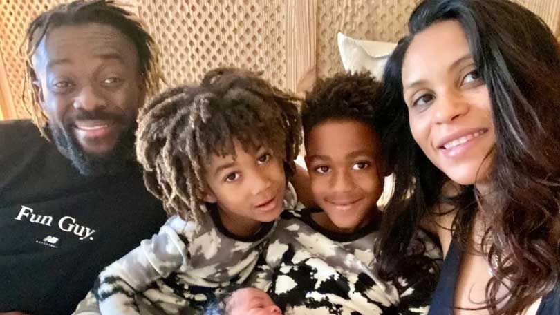 Kofi Kingston s dětmi a manželkou
