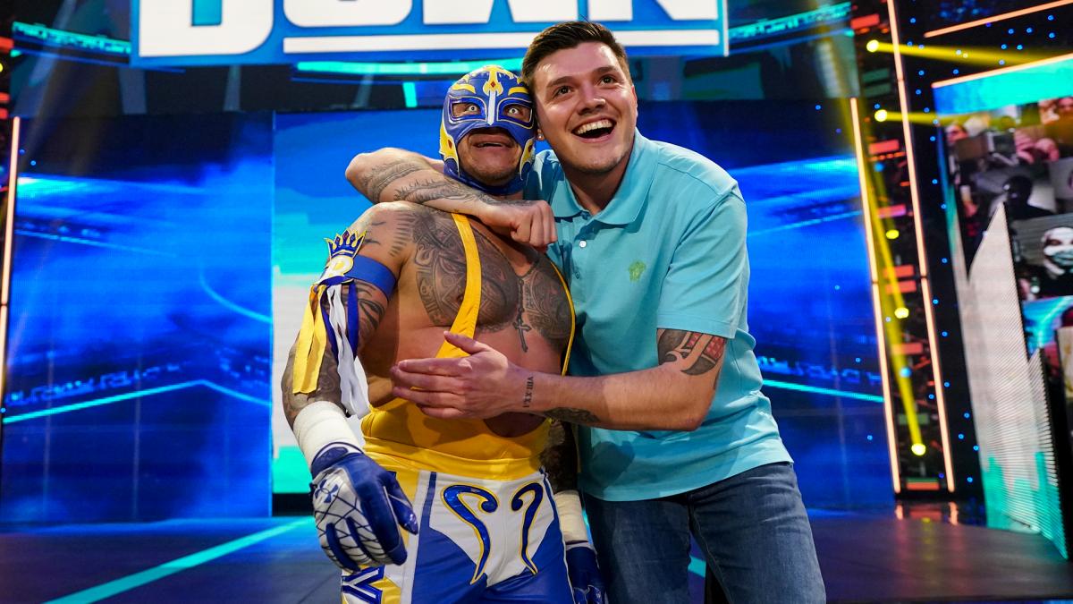 Rey Mysterio & Dominik