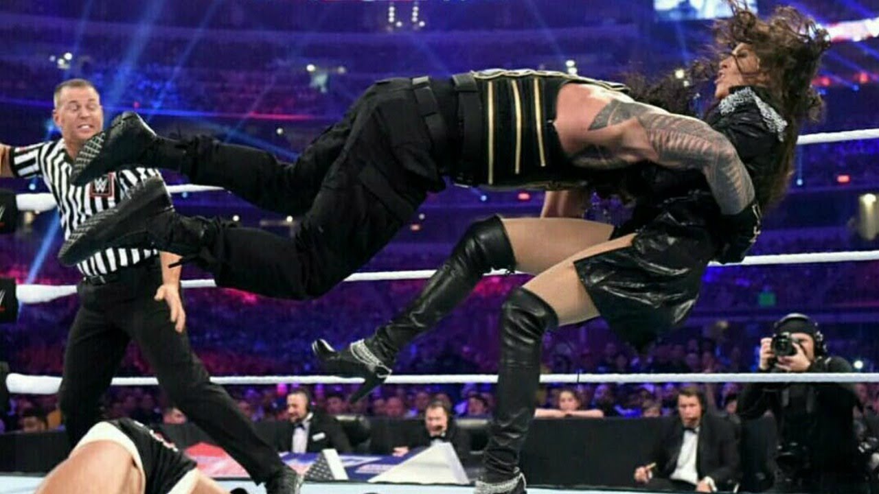 Roman Reigns & Stephanie McMahon