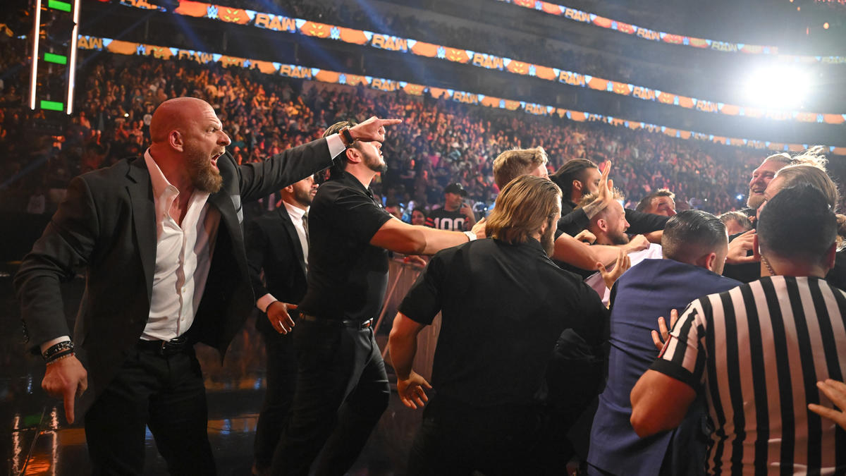 Triple H v show WWE RAW