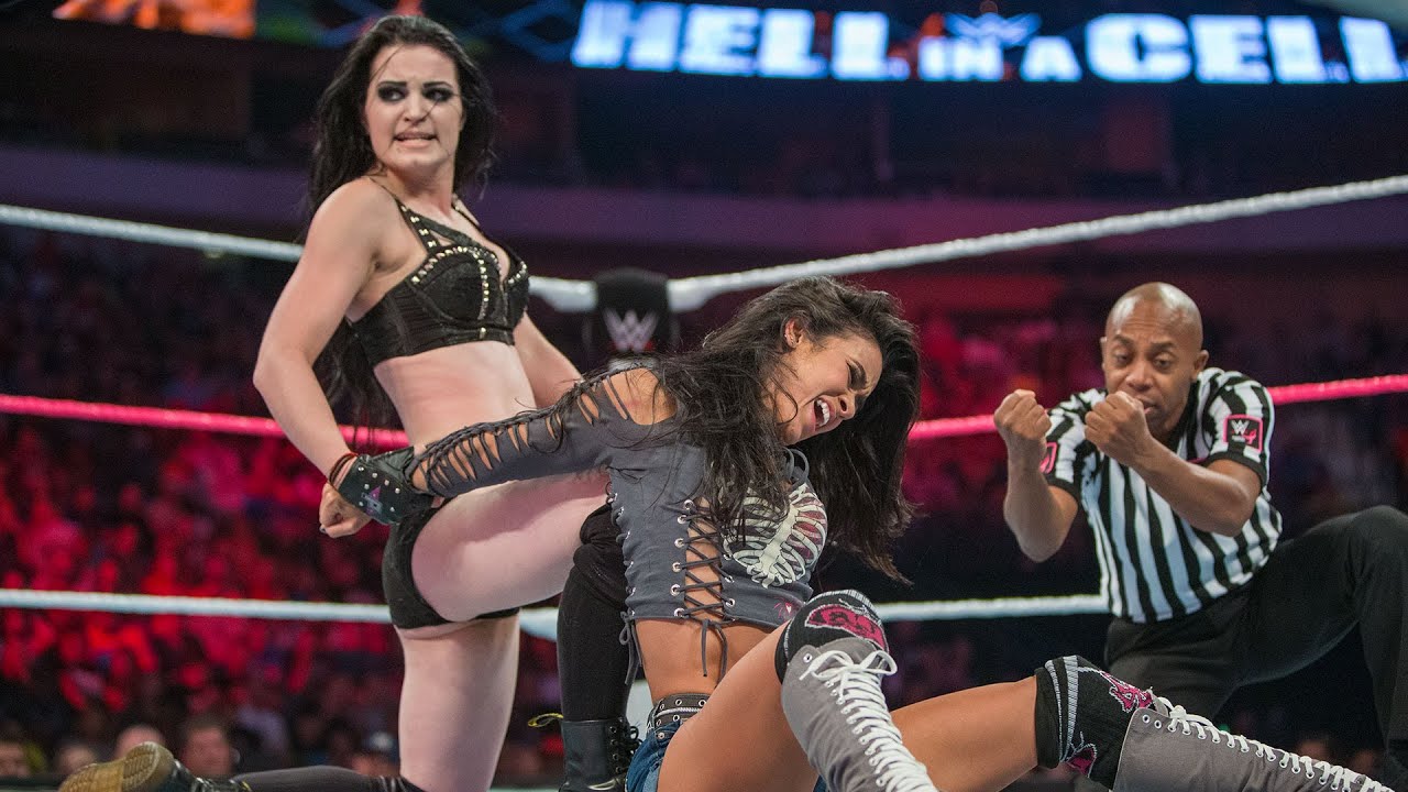 Paige vs. AJ Lee