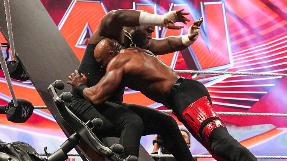 Omos vs. Bobby Lashley