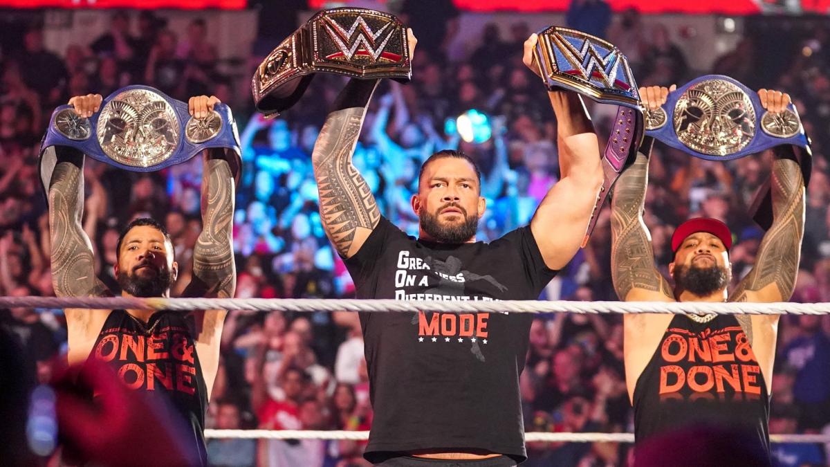 Roman Reigns & The Usos