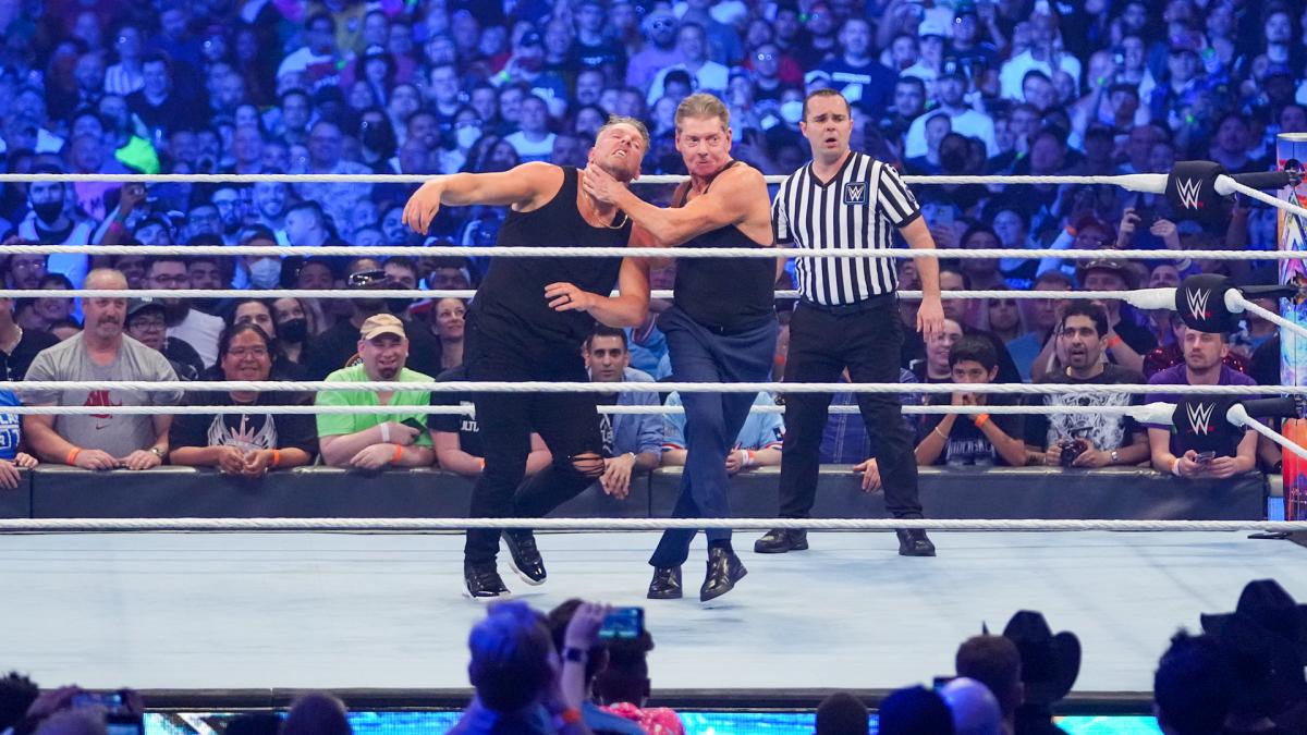 Pat McAfee vs. Vince McMahon (Foto: WWE)