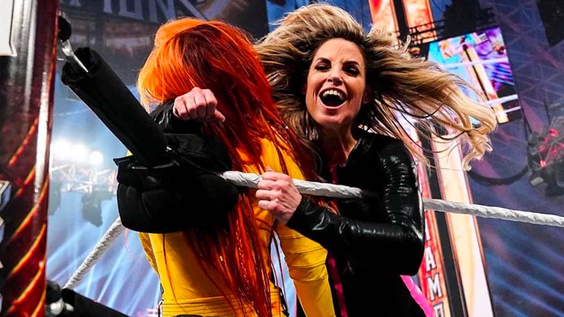 Becky Lynch vs. Trish Stratus