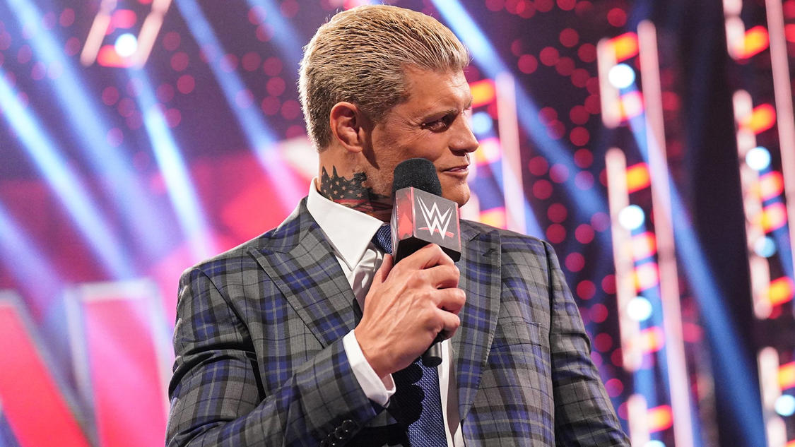Konnan Cody Rhodes vypadá jako prodejce ojetých aut s falešným úsměvem