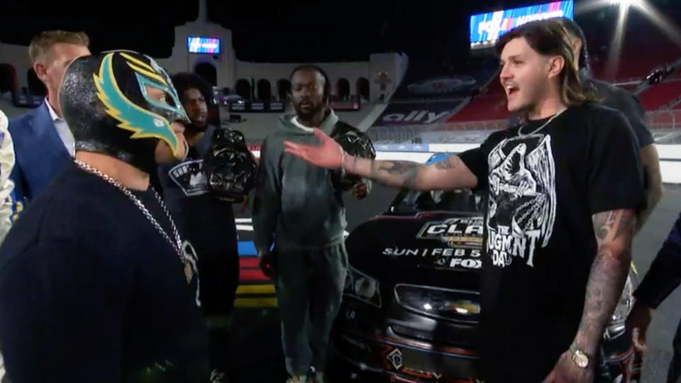 Rey Mysterio & Dominik