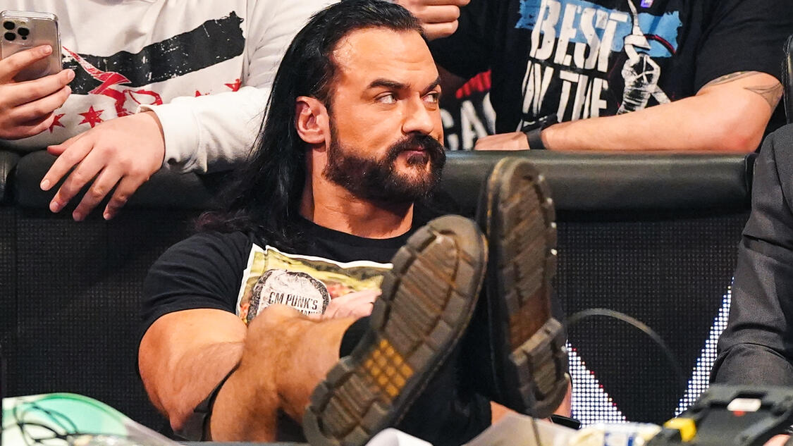 Drew McIntyre vyhrožuje komentátorovi WWE, že mu dá přes hubu, pokud bude dál šířit propagandu proti němu