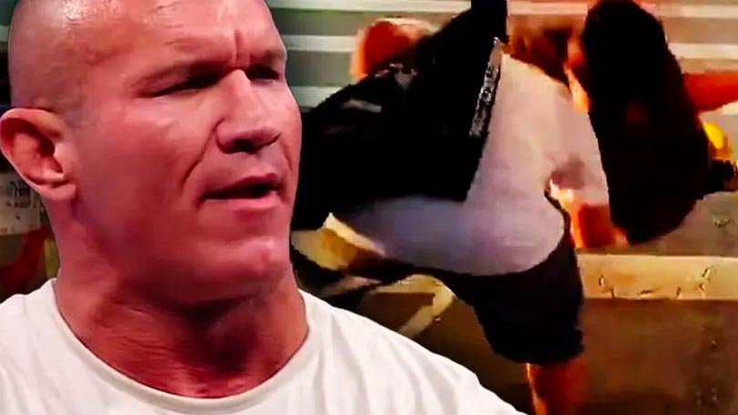 Reakce Randyho Ortona na muže, který náhodným lidem nasazuje RKO, včetně nevidomých