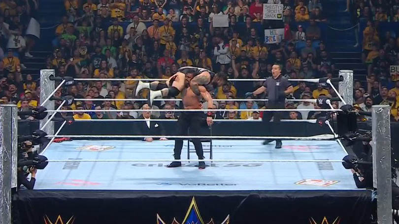 SPOILER ze Street Fight zápasu Romana Reignse a Bronsona Reeda na WWE Crown Jewel