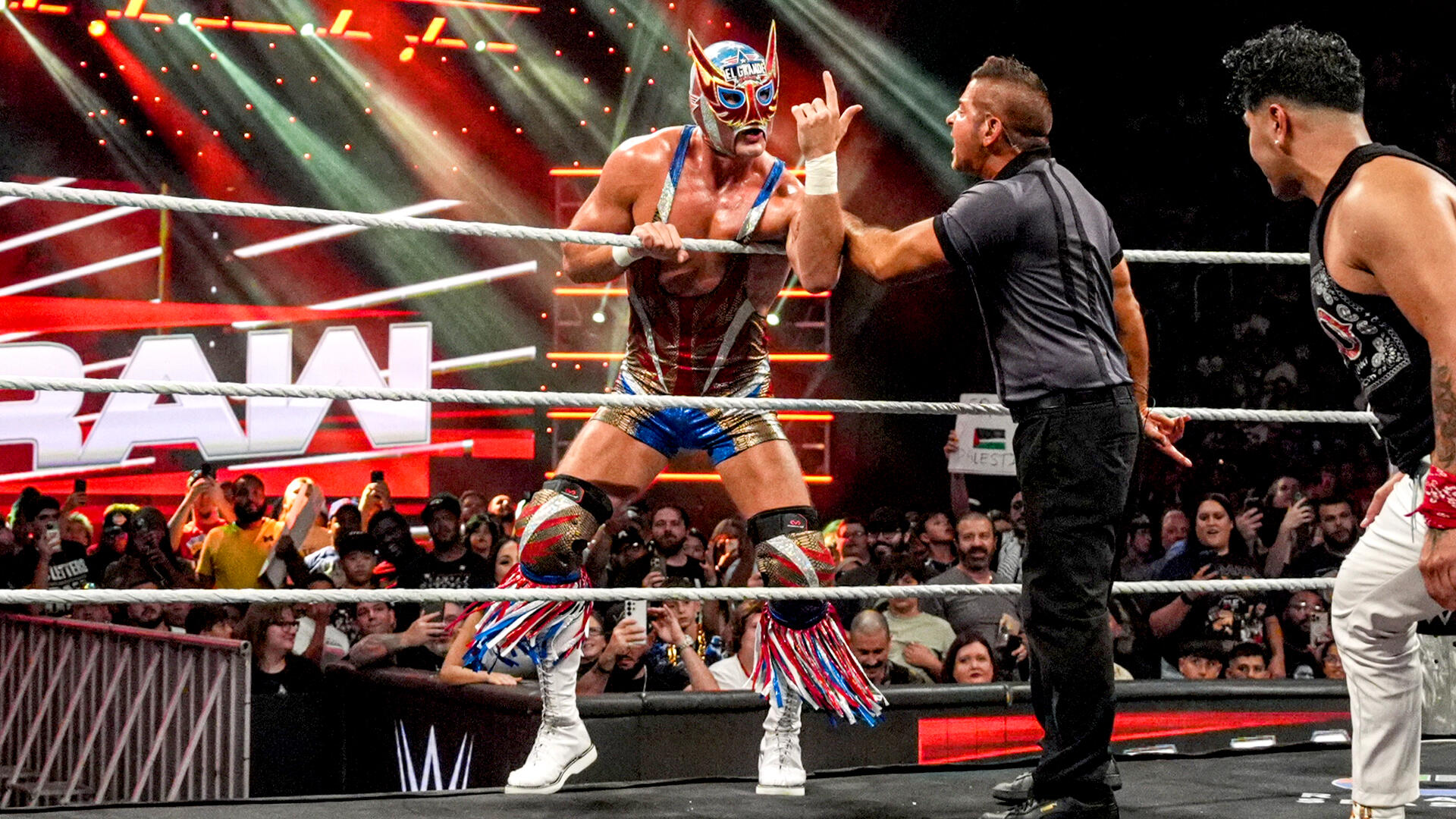 SPOILER: V show RAW se objevil další El Grande Americano