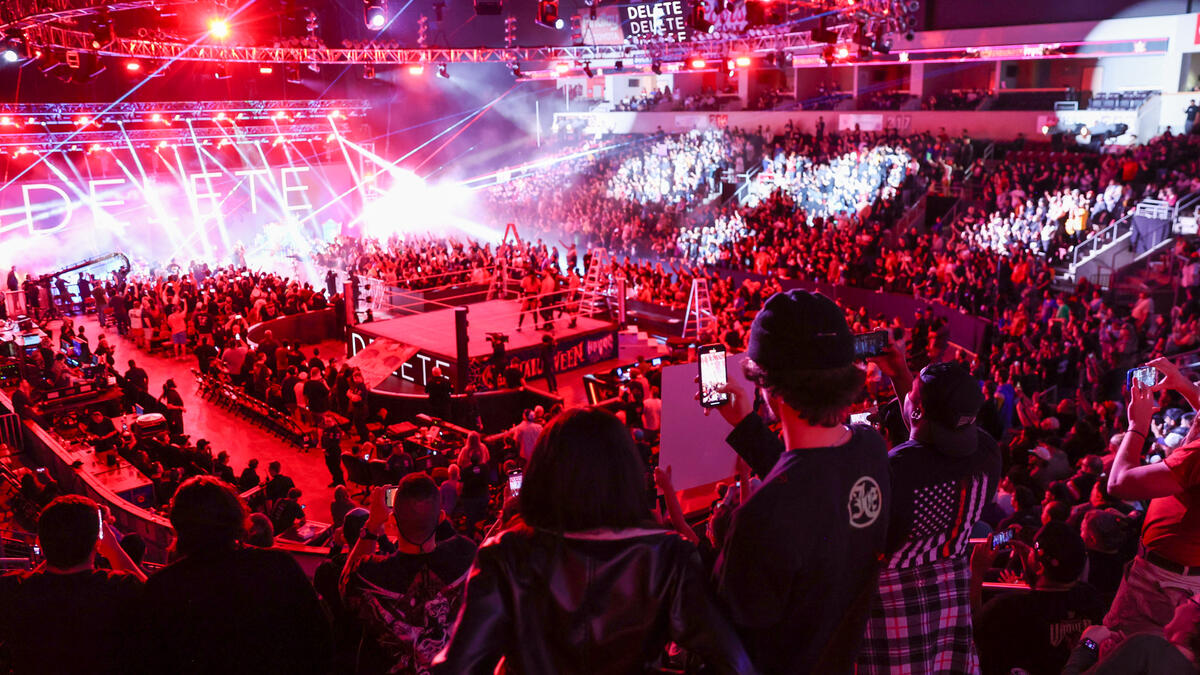 SPOILER: Prémiový live event WWE NXT Halloween Havoc nepřál šampionům