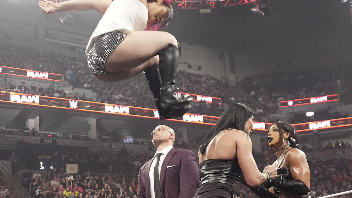 IYO SKY, Adam Pearce, Rhea Ripley & Bianca Belair