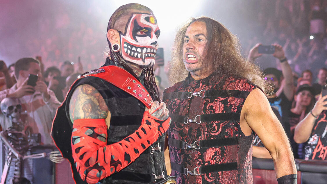 Jeff Hardy vzdal hold Brayi Wyattovi na WWE NXT Halloween Havoc