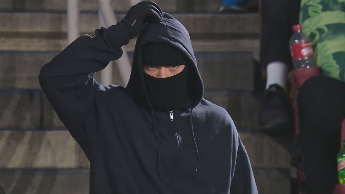 SPOILER: Maskovaný útočník odhalil svou identitu ve včerejší show RAW