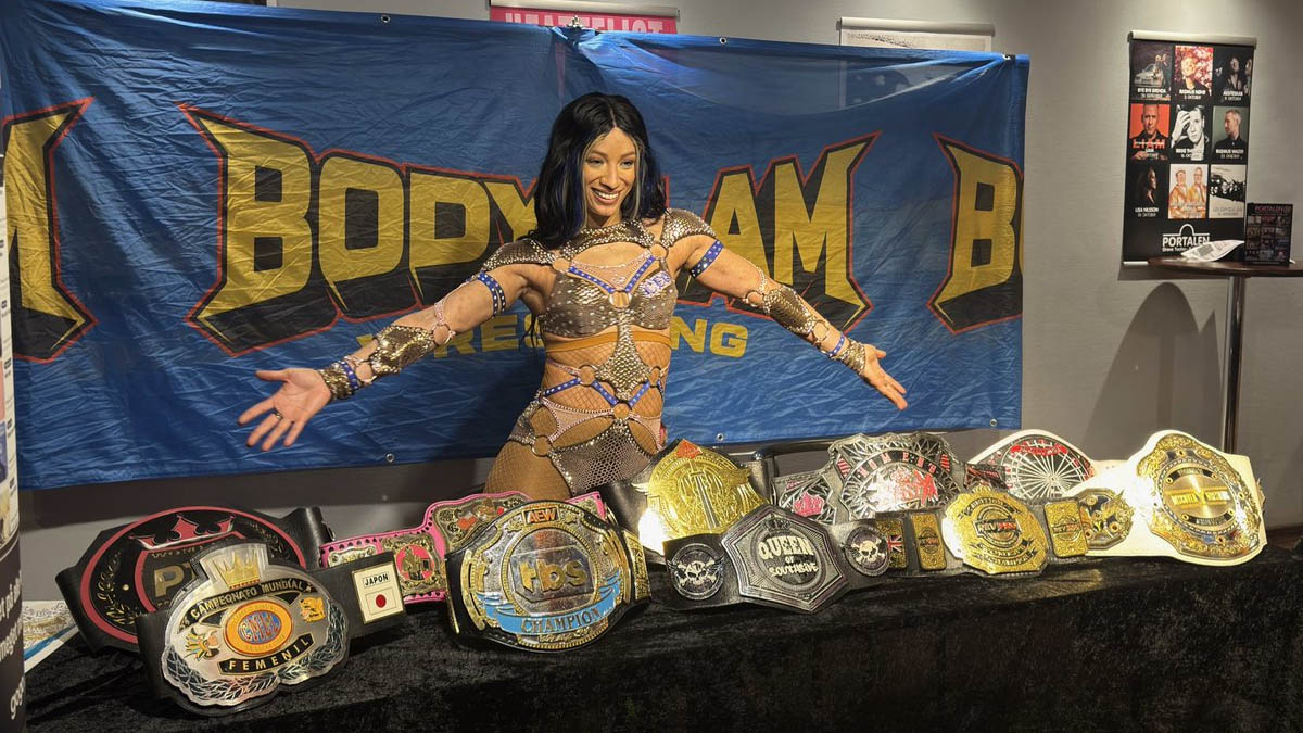 Mercedes Moné je oficiálně „Ten Belts Moné”