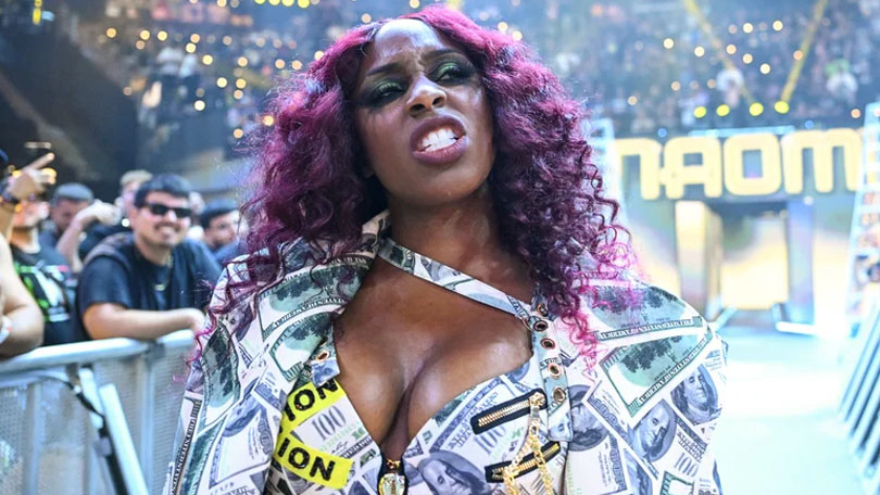 Naomi ukázala arzenál, který nosí ve svém Money in the Bank kufříku