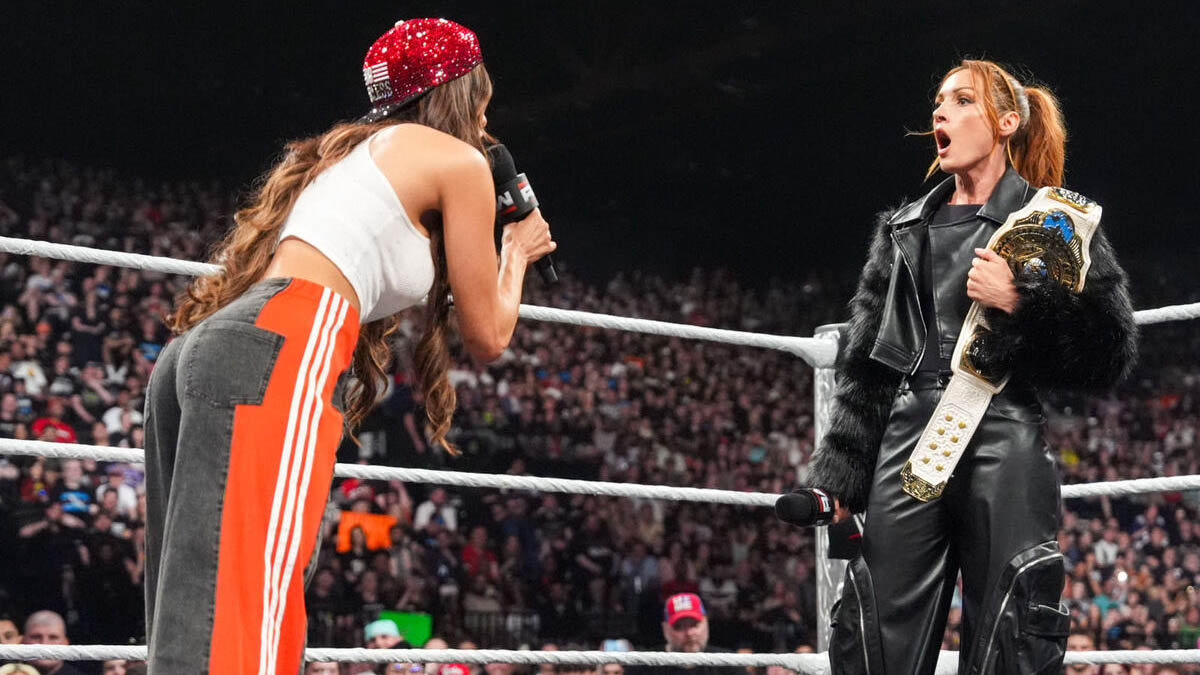 Natalya věří, že mezi Becky Lynch a Nikki Bellou panuje skutečné napětí