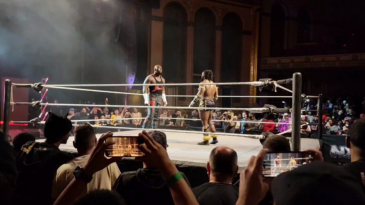 Omos vs. Oba Femi: Dvě monstra tváří v tvář v ringu WWE