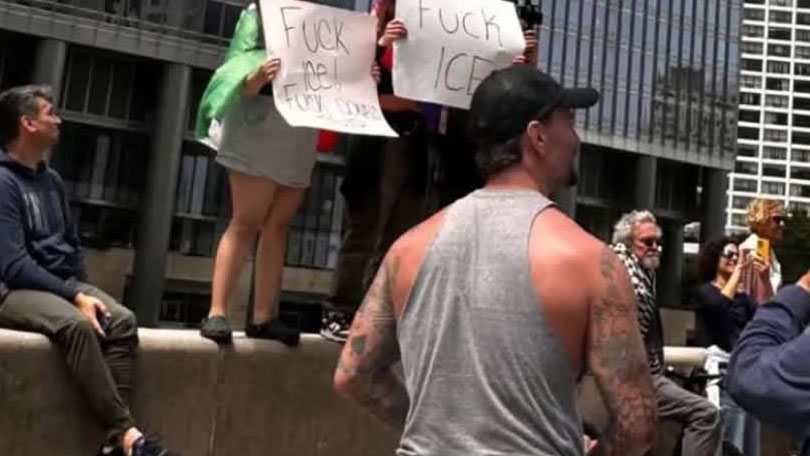 CM Punk se objevil na protestu „No Kings Day” v Chicagu uprostřed celonárodních nepokojů v USA