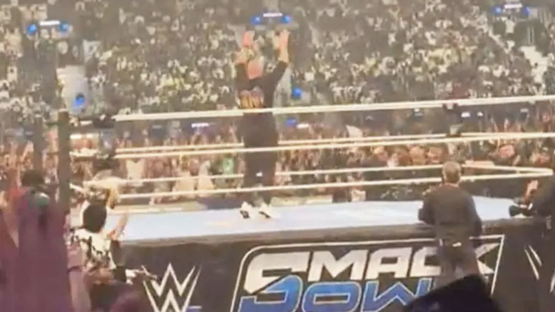 Randy Orton bavil fanoušky během technických problémů SmackDownu v Saúdské Arábii