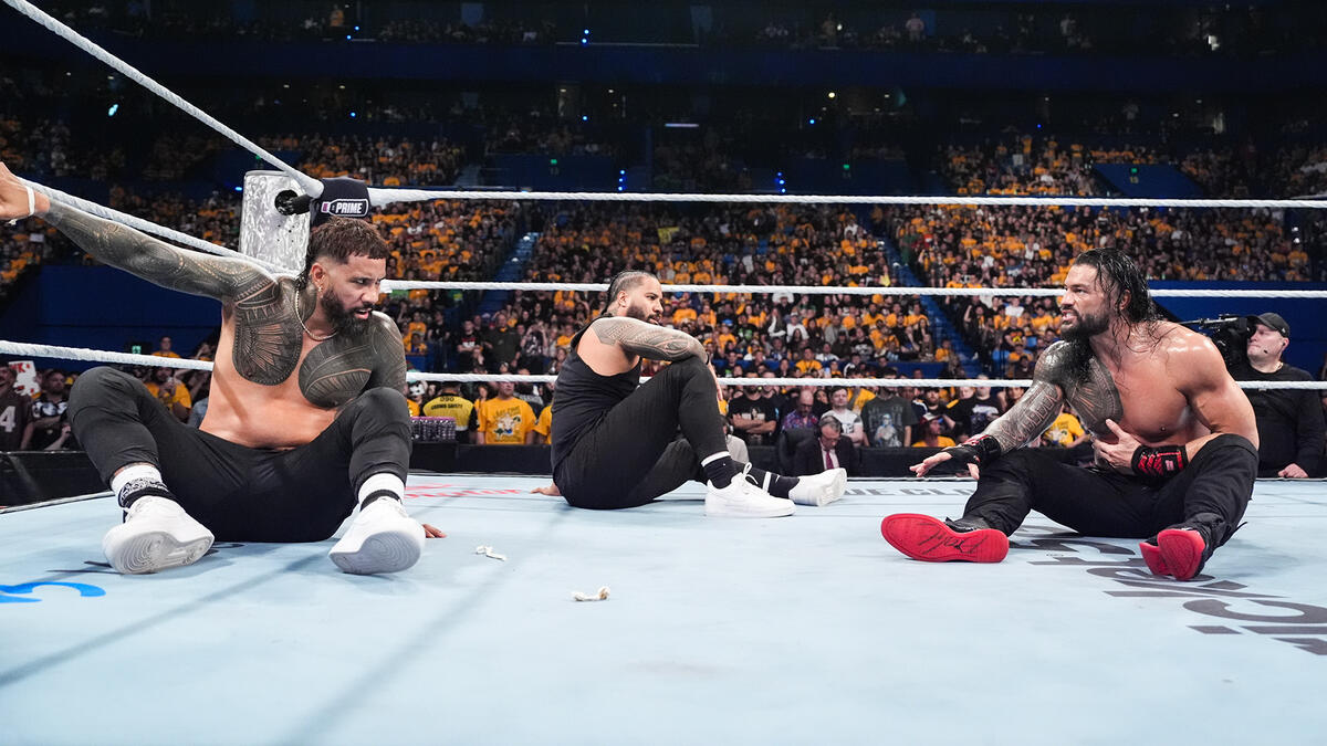 Co Roman Reigns řekl The Usos po prohře na WWE Crown Jewel?
