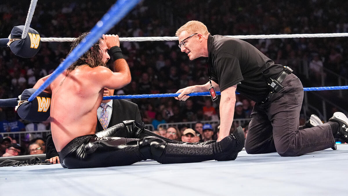 Seth Rollins zřejmě utrpěl vážné zranění na WWE Saturday Night's Main Event