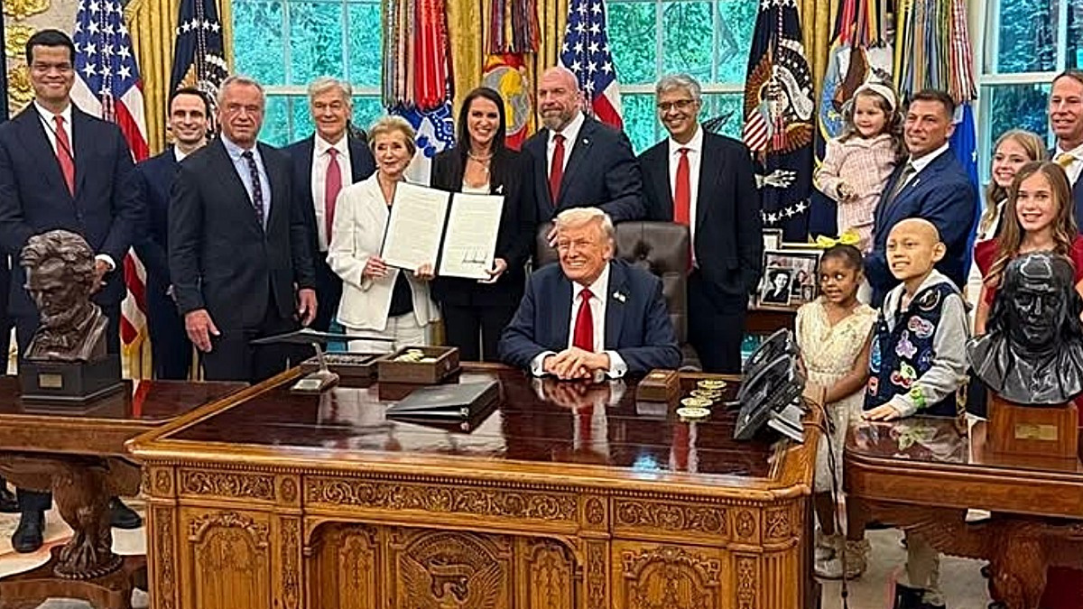 Proč Triple H a Stephanie McMahon navštívili Bílý dům a setkali se s prezidentem Trumpem?