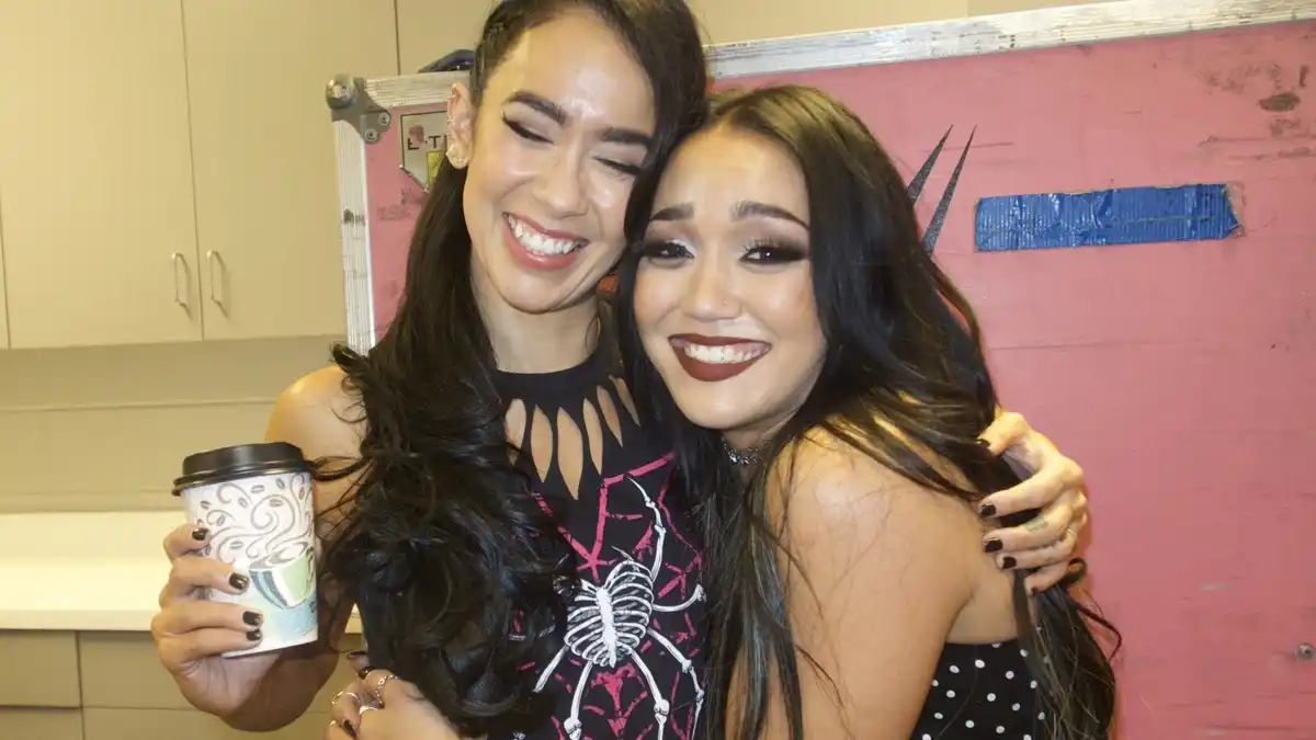 AJ Lee & Roxanne Perez