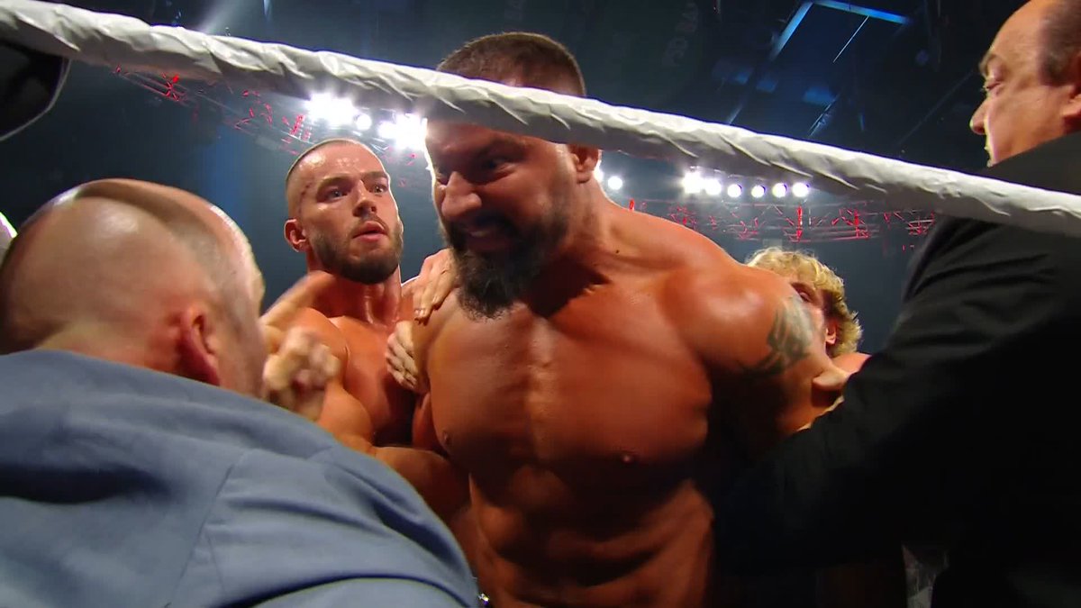 Bron Breakker byl suspendován poté, co se dostal do fyzické potyčky s Adamem Pearcem