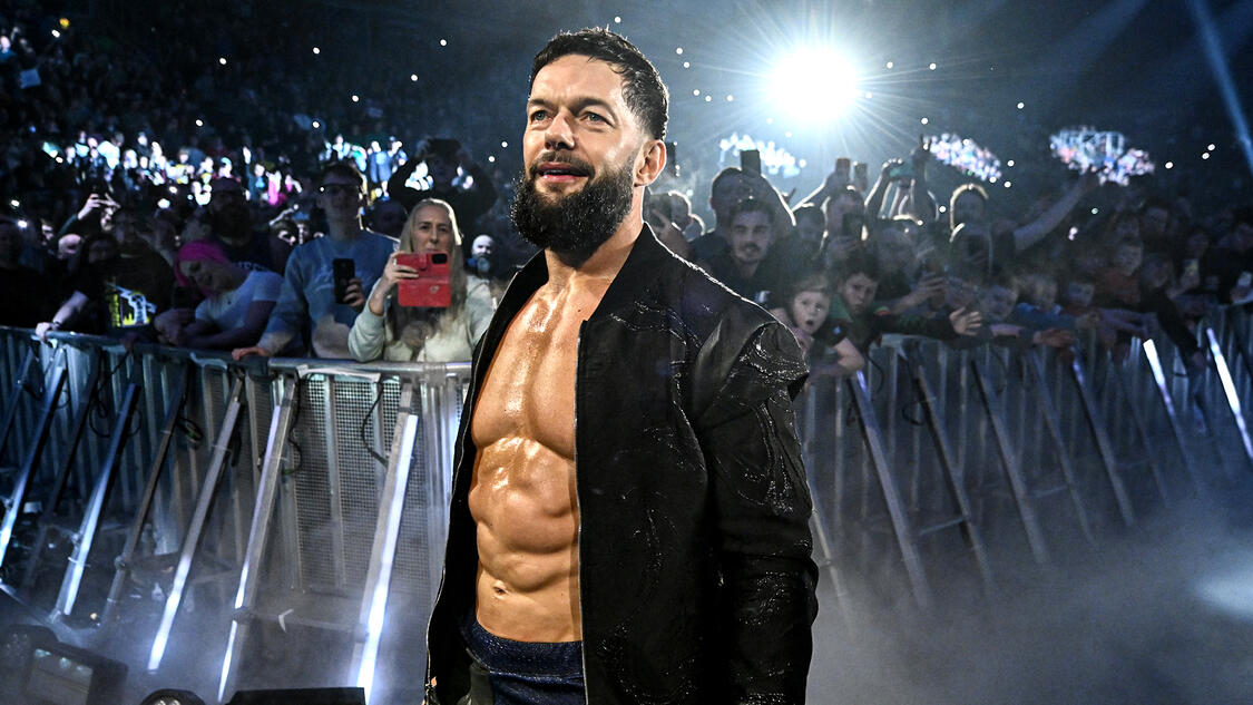 Emotivní projev Finna Bálora po skončení včerejší show WWE RAW