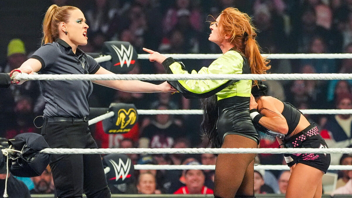 Becky Lynch požaduje, aby byla suspendována rozhodčí WWE Jessika Carr