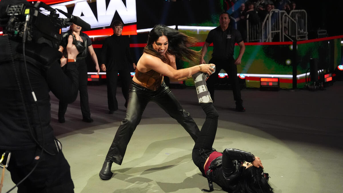 Raquel Rodriguez poškodila WWE Women's World titul při útoku ve včerejší show RAW