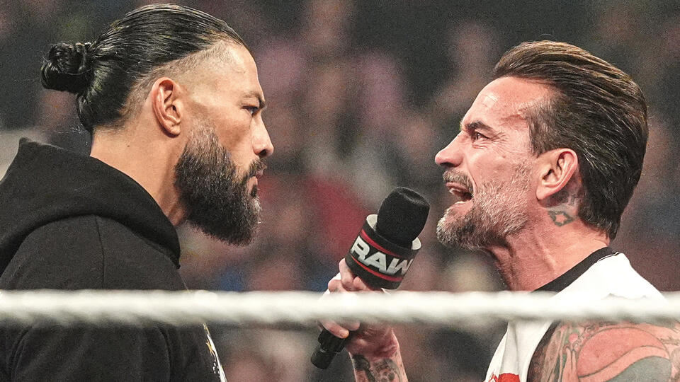 CM Punk šokoval zmínkou o zesnulém otci Romana Reignse v show WWE RAW