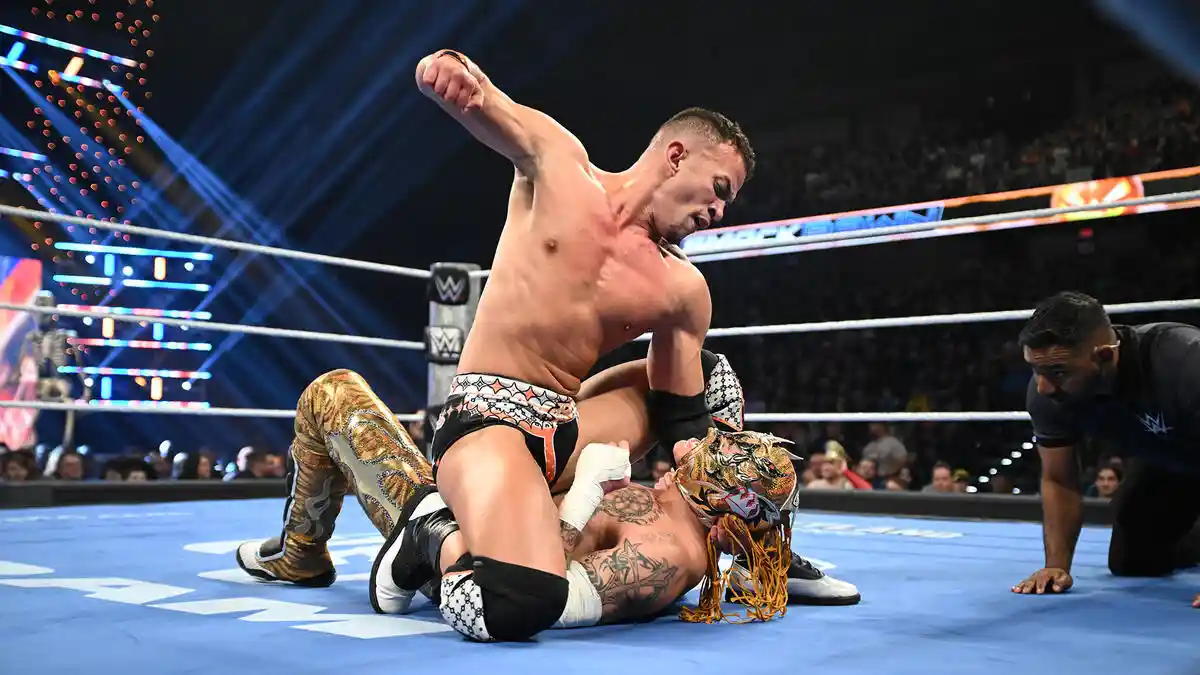 Ricky Saints vs. Rey Fenix