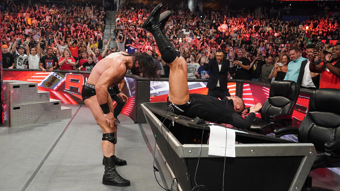 Videa (videos) - WWE RAW