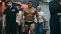 The Rock jako Mark Kerr ve filmu Smashing Machine